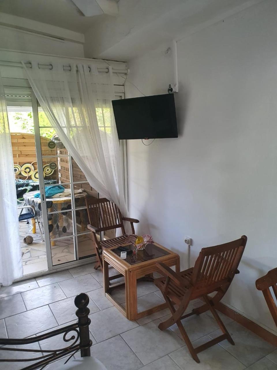 Le Sable Bleu - Evasion Tropicale A Sainte-Anne - Plage 5Min - Piscine - Parking - Logement Climatise - Vue Sur Les Palmiers - Parfait Pour Sejours En Famille Ou Entre Amis المظهر الخارجي الصورة