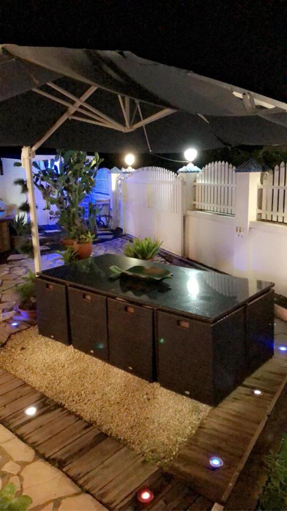 Le Sable Bleu - Evasion Tropicale A Sainte-Anne - Plage 5Min - Piscine - Parking - Logement Climatise - Vue Sur Les Palmiers - Parfait Pour Sejours En Famille Ou Entre Amis المظهر الخارجي الصورة
